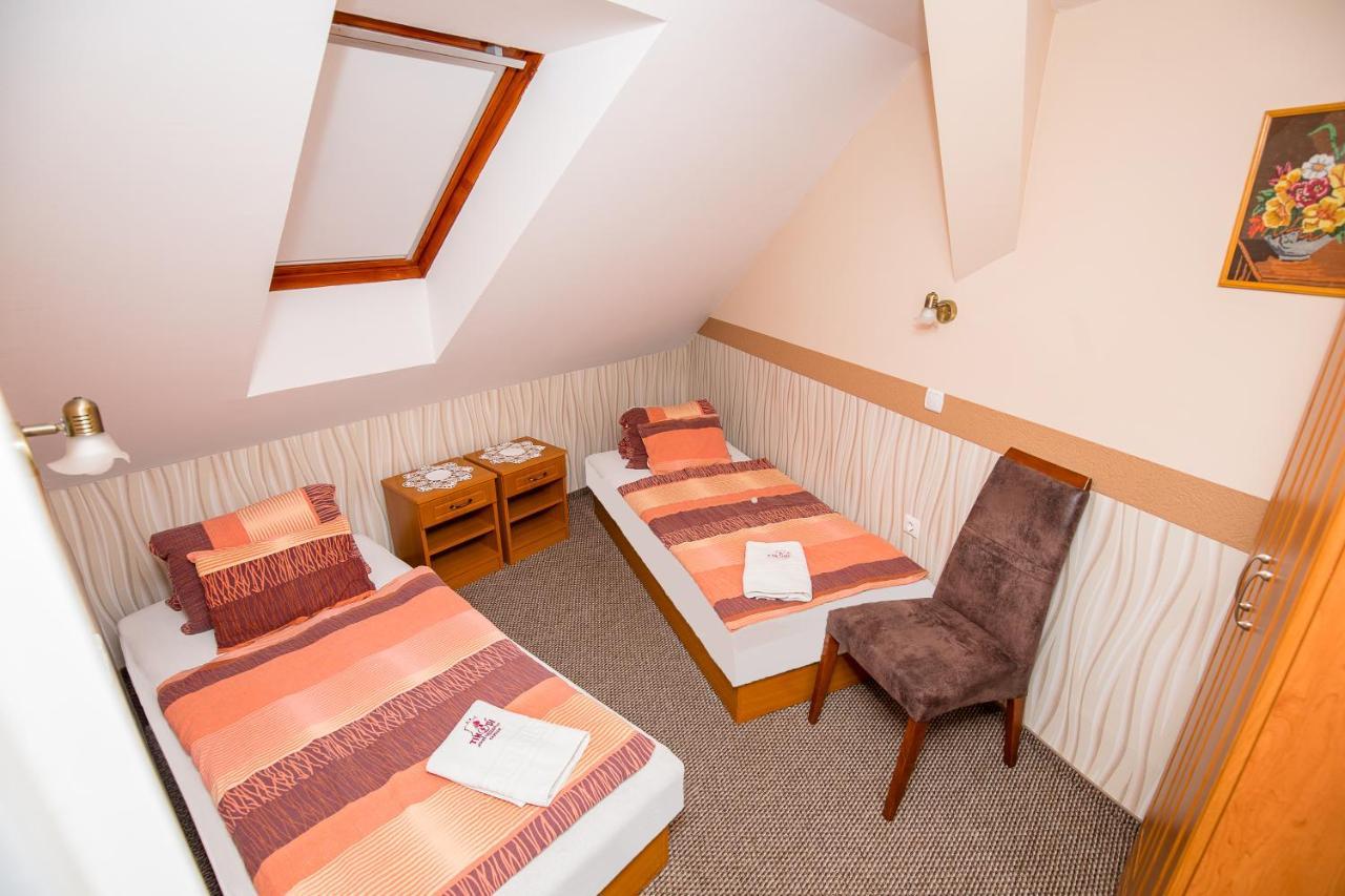 Tinodi Fogado Bed and Breakfast Sárvár Exteriör bild