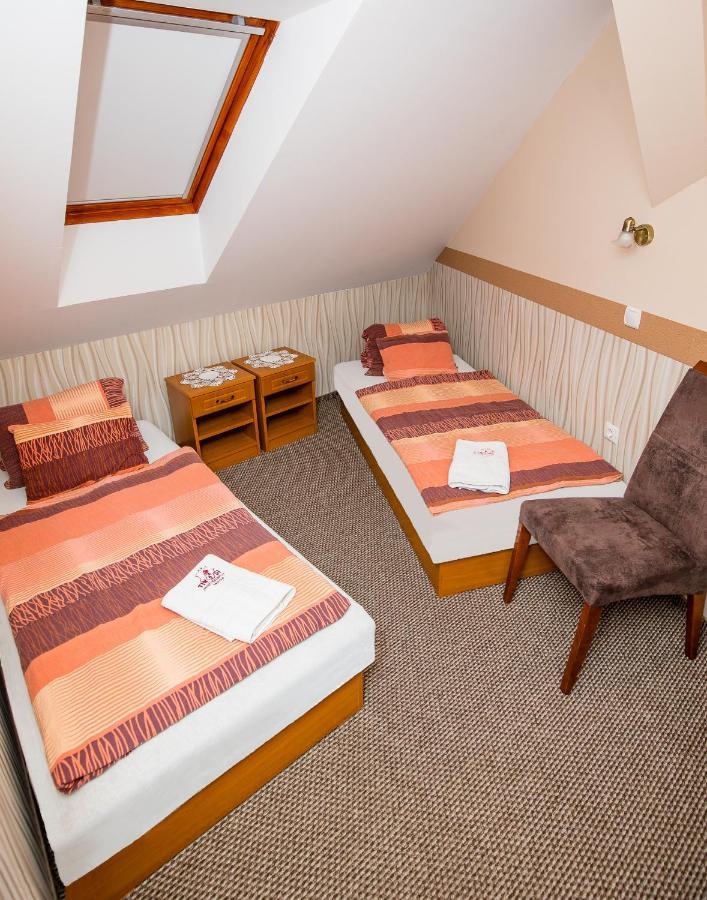 Tinodi Fogado Bed and Breakfast Sárvár Exteriör bild