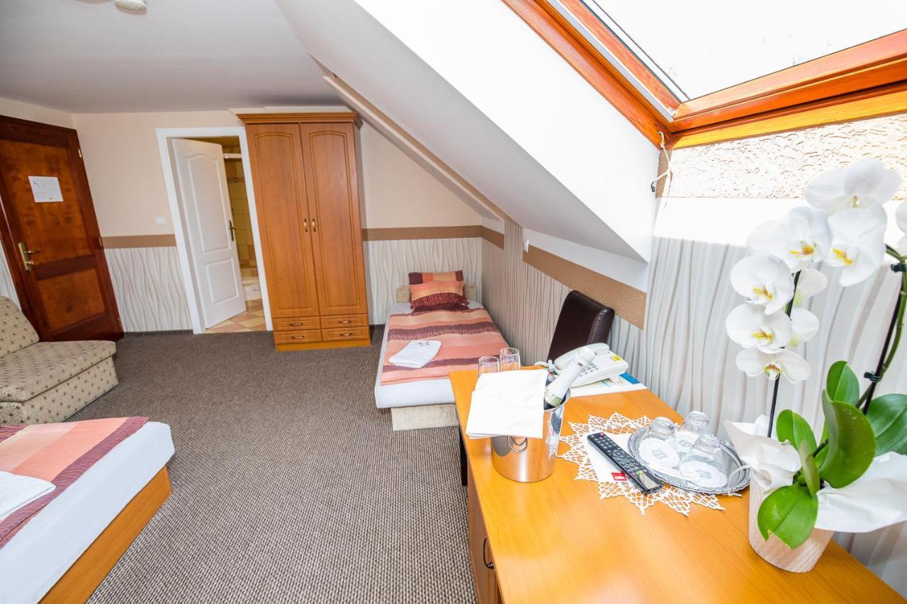 Tinodi Fogado Bed and Breakfast Sárvár Exteriör bild