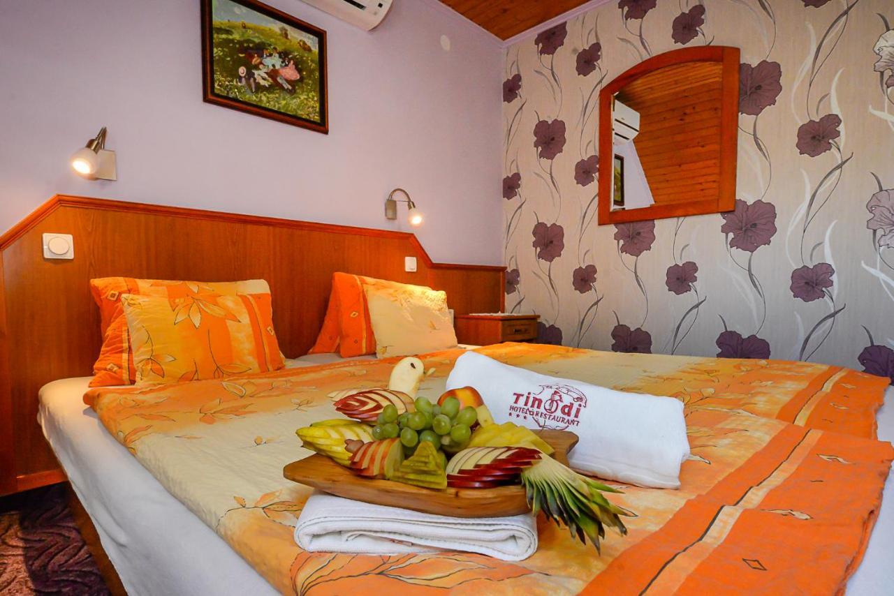 Tinodi Fogado Bed and Breakfast Sárvár Exteriör bild