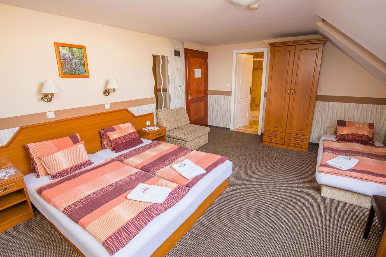 Tinodi Fogado Bed and Breakfast Sárvár Exteriör bild
