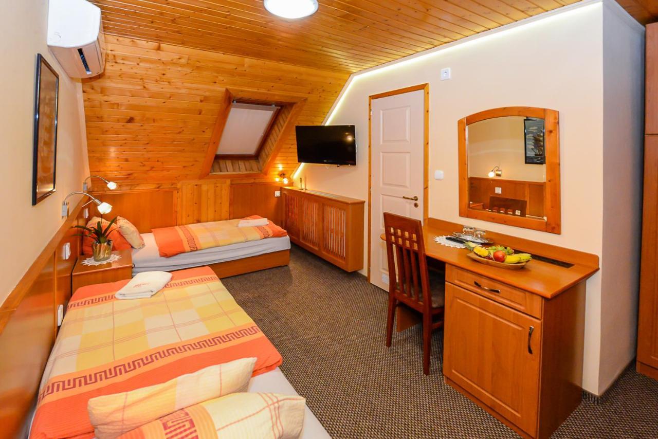 Tinodi Fogado Bed and Breakfast Sárvár Exteriör bild