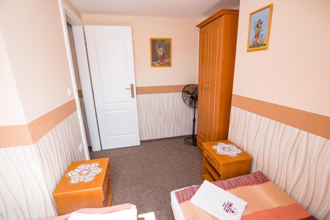 Tinodi Fogado Bed and Breakfast Sárvár Exteriör bild