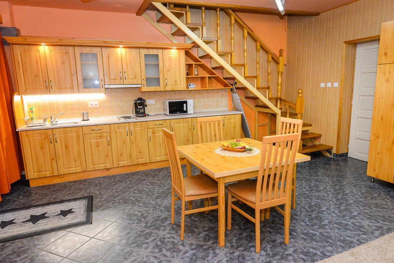 Tinodi Fogado Bed and Breakfast Sárvár Exteriör bild