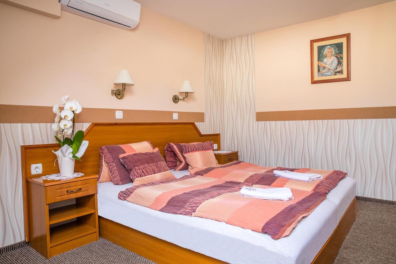 Tinodi Fogado Bed and Breakfast Sárvár Exteriör bild