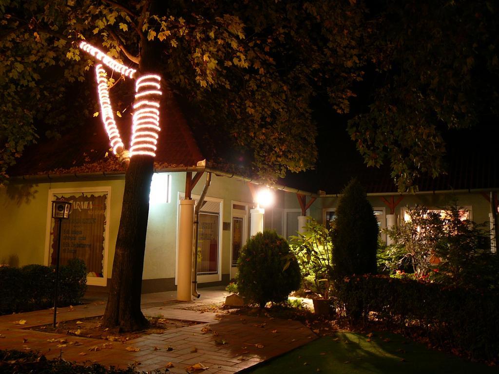 Tinodi Fogado Bed and Breakfast Sárvár Exteriör bild