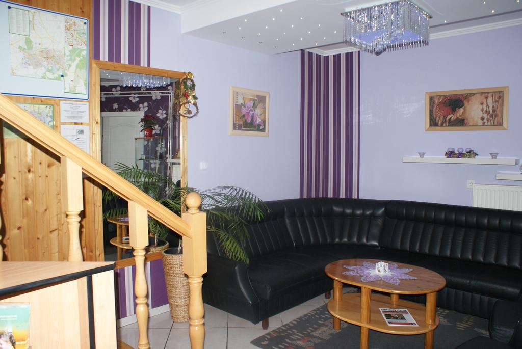 Tinodi Fogado Bed and Breakfast Sárvár Exteriör bild
